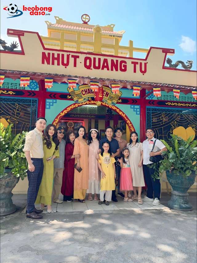  Showbiz Việt: Loạt sao tưng bừng du Xuân Giáp Thìn