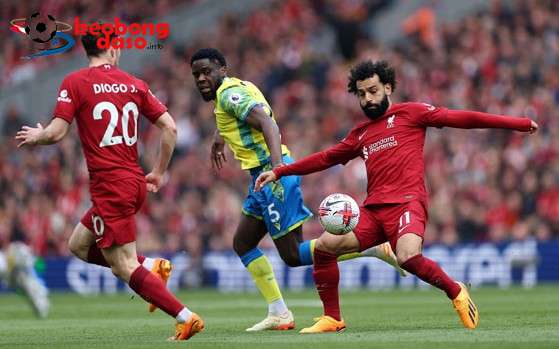 Salah tỏa sáng muộn màng, Liverpool dừng chân Europa League