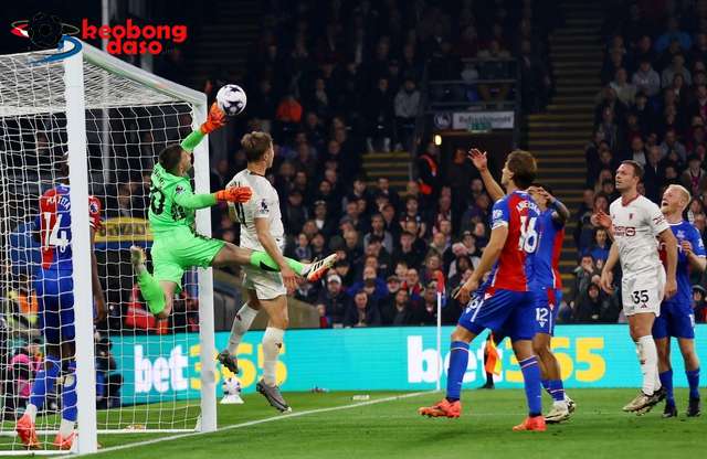  Thua trắng Crystal Palace 4 bàn, Man United tạo kỷ lục buồn 