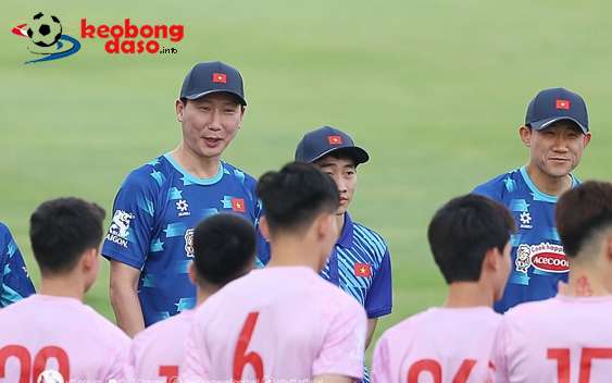 Tuyển Việt Nam ngược dòng thành công