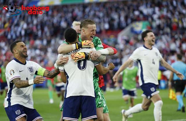  Euro 2024: "Chiếc bình nước huyền thoại" và kỳ tích Jordan Pickford