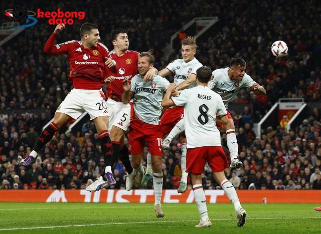  Man United bị cầm hòa ở Old Trafford, rơi xuống nhóm cuối Europa League