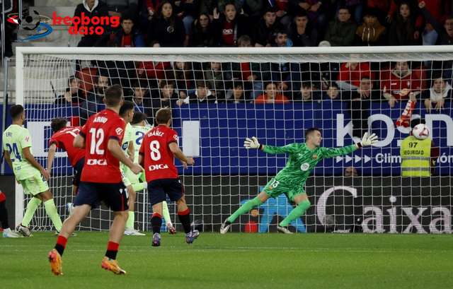  Osasuna hạ gục Barcelona, La Liga choáng váng