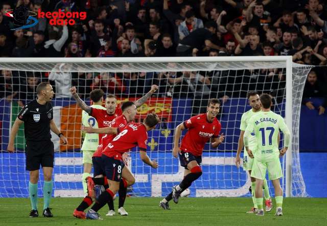  Osasuna hạ gục Barcelona, La Liga choáng váng