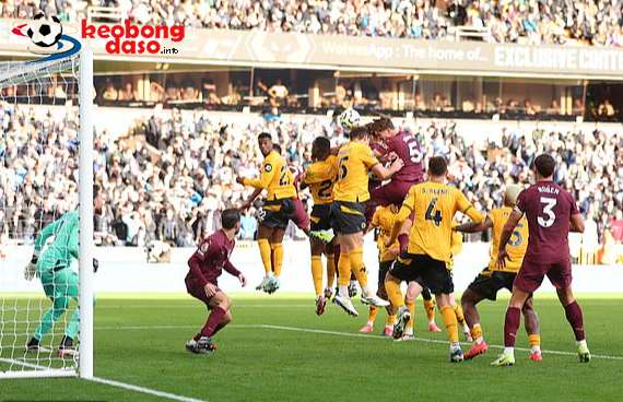  Trắng tay trước Man City, Wolverhampton đổ lỗi VAR và trọng tài