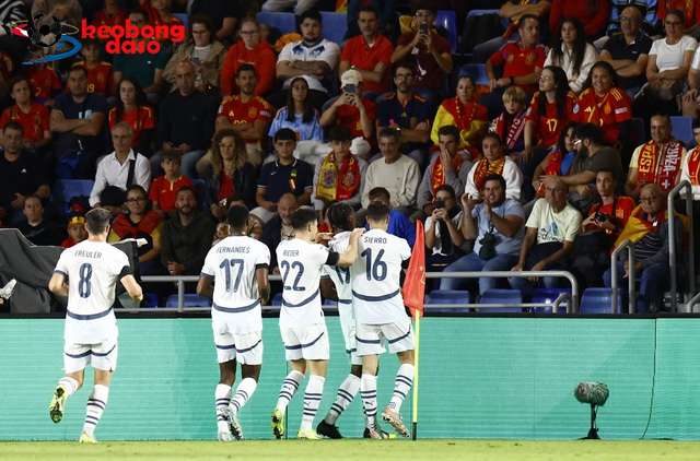  Thua nghẹt thở Tây Ban Nha, Thụy Sĩ rớt hạng Nations League