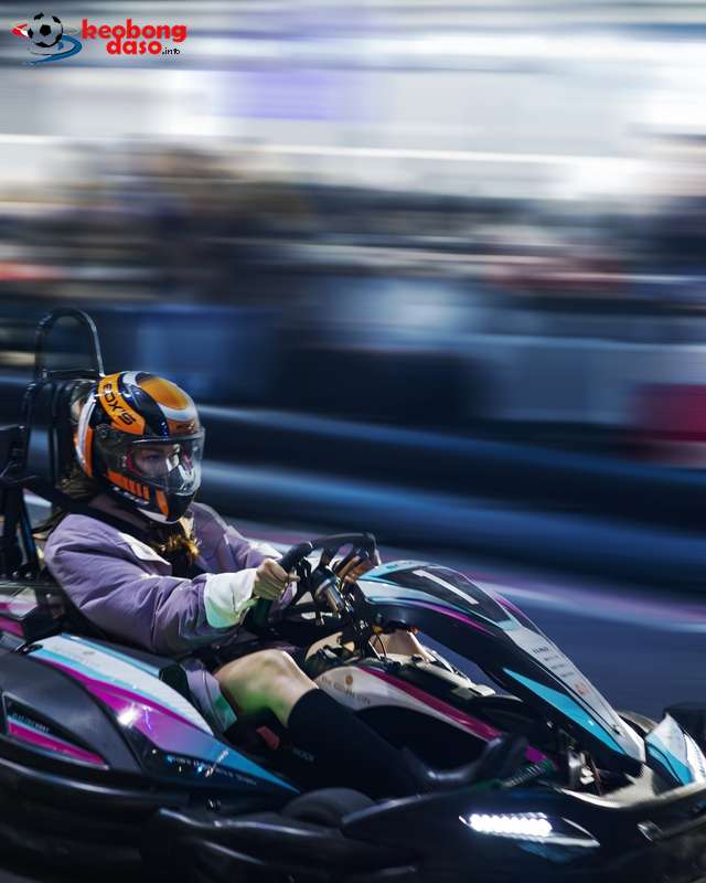  Trải nghiệm lái xe đua go-kart của Thanh Hằng