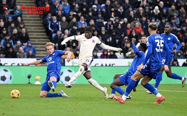  Van Nistelrooy ngồi "ghế nóng", Leicester mơ tách tốp Ngoại hạng Anh