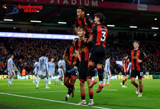  Tottenham sa chân vào vũng lầy, Bournemouth chen chân Top 10 Ngoại hạng Anh