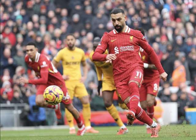  Liverpool chật vật hạ Wolverhampton, ngạo nghễ ngôi đầu Ngoại hạng