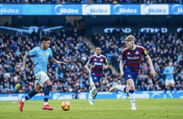  Tân binh Marmoush lập hat-trick, Man City đại thắng Newcastle vào Top 4