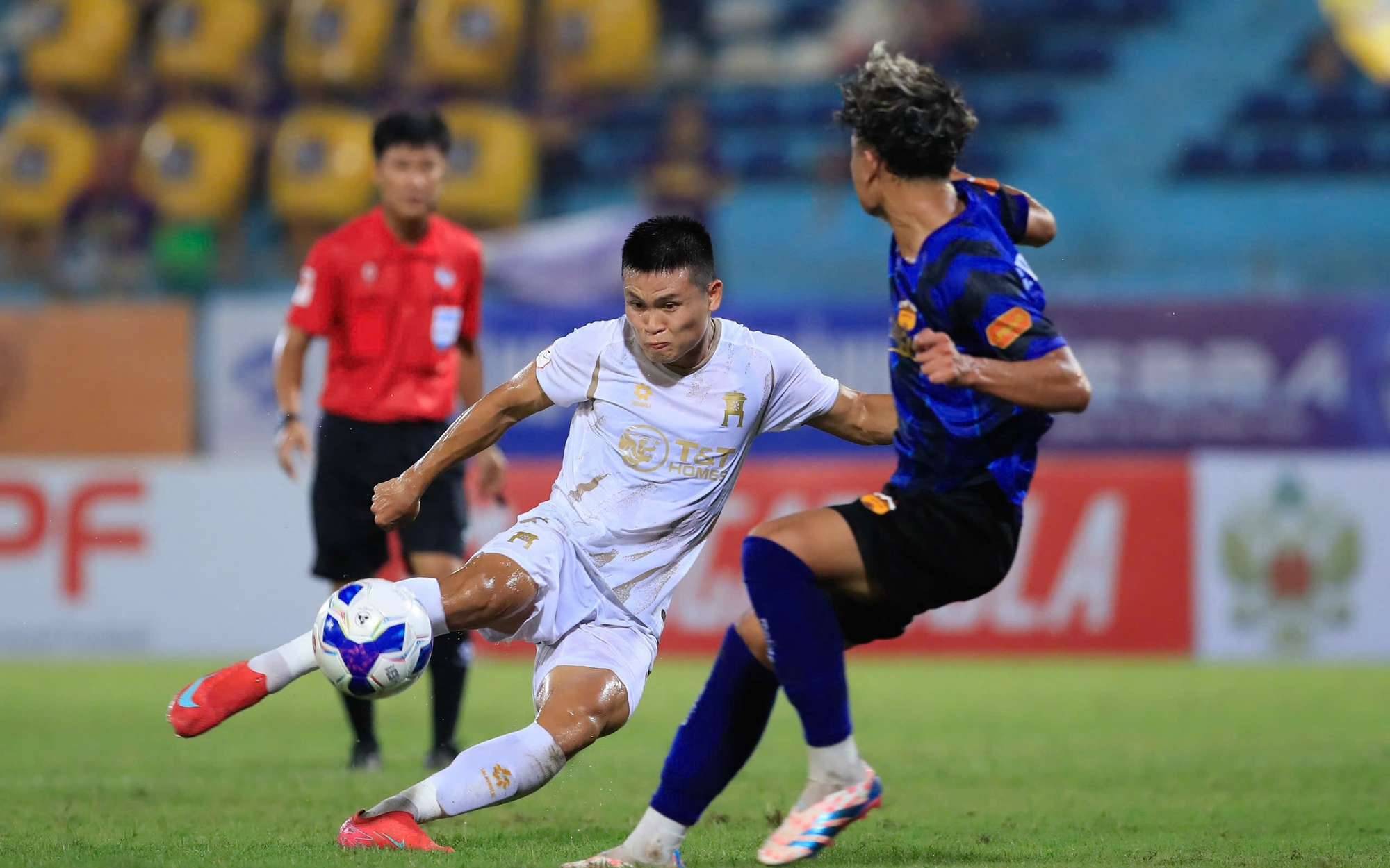  CLB Hà Nội nỗ lực tìm chiến thắng đầu tiên