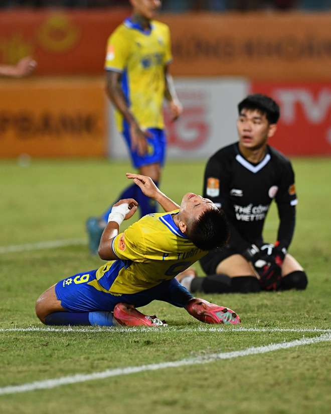 CLB Hà Nội "trảm tướng" sau 3 vòng đấu tại V-League 2025-2026