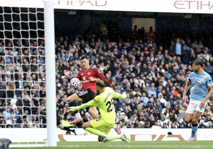  Haaland hủy diệt trận derby Manchester, Amorim khó giữ ghế ở Man United 