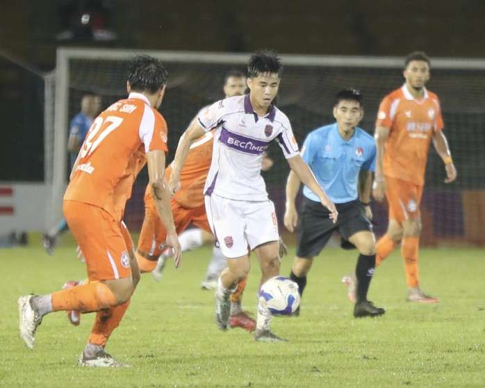  HLV Nhật Bản thay Anh Đức, ngồi "ghế nóng" CLB Becamex TP HCM