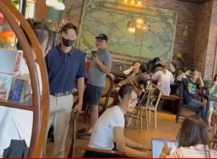 "Tổng tài" trong vụ hành hung nhân viên quán cà phê khai gì khi làm việc với công an?