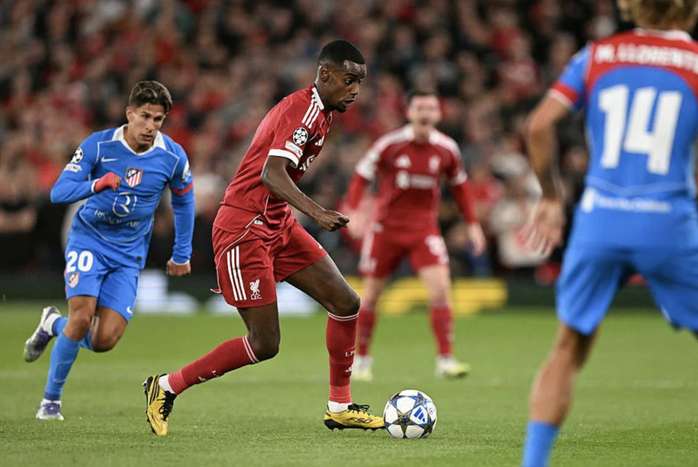  Trung vệ thành người hùng, Liverpool thắng nghẹt thở ở phút 90+2