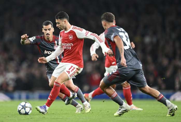  Arsenal "đại phá" Olympiakos, bay cao Top 5 Champions League