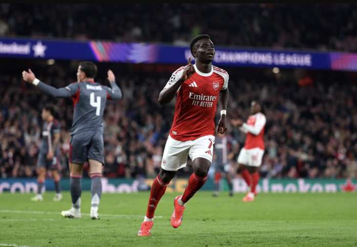  Arsenal "đại phá" Olympiakos, bay cao Top 5 Champions League