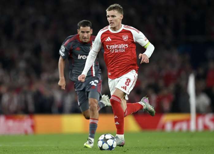  Arsenal "đại phá" Olympiakos, bay cao Top 5 Champions League