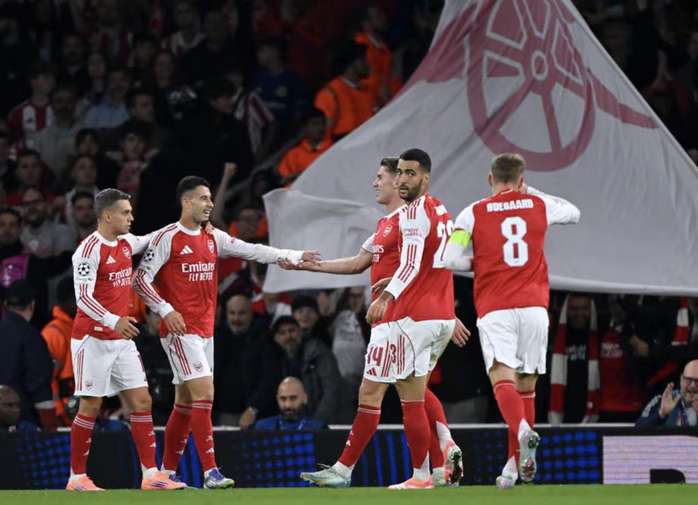 Arsenal "đại phá" Olympiakos, bay cao Top 5 Champions League