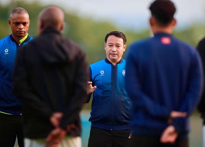 CLB Nam Định chia tay HLV Vũ Hồng Việt