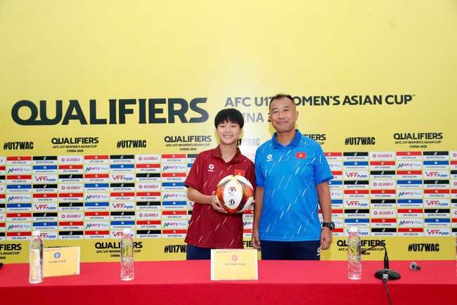  HLV bóng đá U17 nữ Việt Nam hứa mang đến lối chơi đẹp mắt