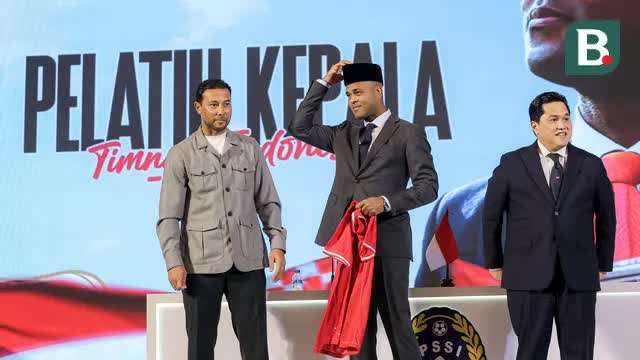 HLV Patrick Kluivert và đội ngũ trợ lý bị Indonesia sa thải