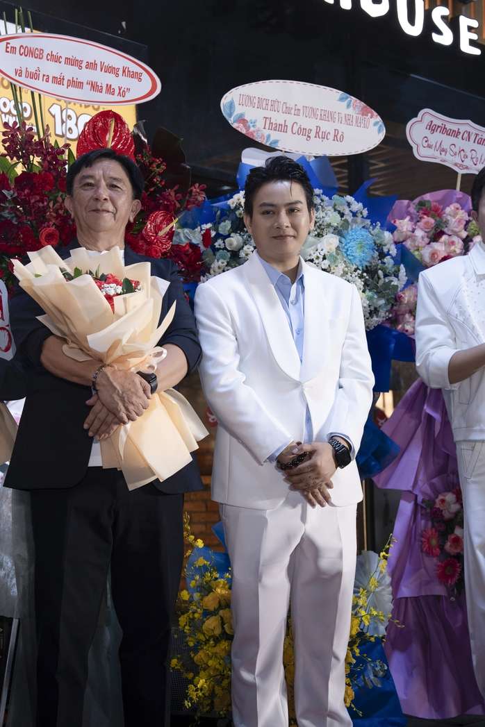 Hoài Lâm "quên lời" khi hát nhạc phim có Vân Trang, Quang Tuấn