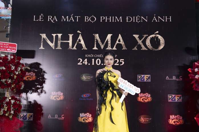 Hoài Lâm "quên lời" khi hát nhạc phim có Vân Trang, Quang Tuấn