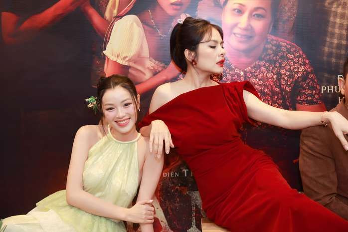Hoài Lâm "quên lời" khi hát nhạc phim có Vân Trang, Quang Tuấn