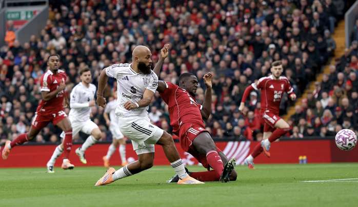 Man United phá sập "pháo đài" Anfield, Liverpool thua đau đại chiến