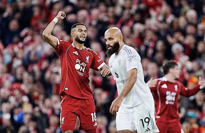 Man United phá sập "pháo đài" Anfield, Liverpool thua đau đại chiến