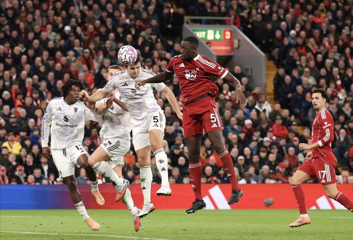 Man United phá sập "pháo đài" Anfield, Liverpool thua đau đại chiến