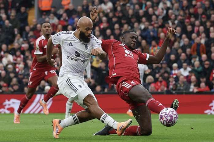 Man United phá sập "pháo đài" Anfield, Liverpool thua đau đại chiến