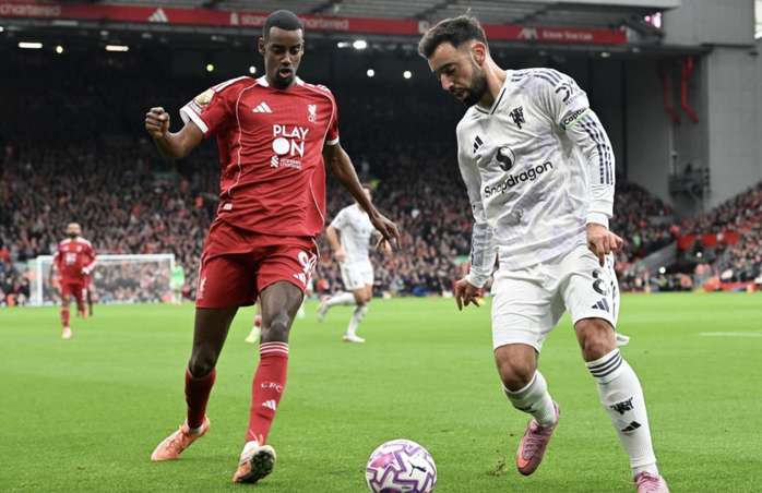 Man United phá sập "pháo đài" Anfield, Liverpool thua đau đại chiến