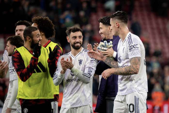 Man United phá sập "pháo đài" Anfield, Liverpool thua đau đại chiến