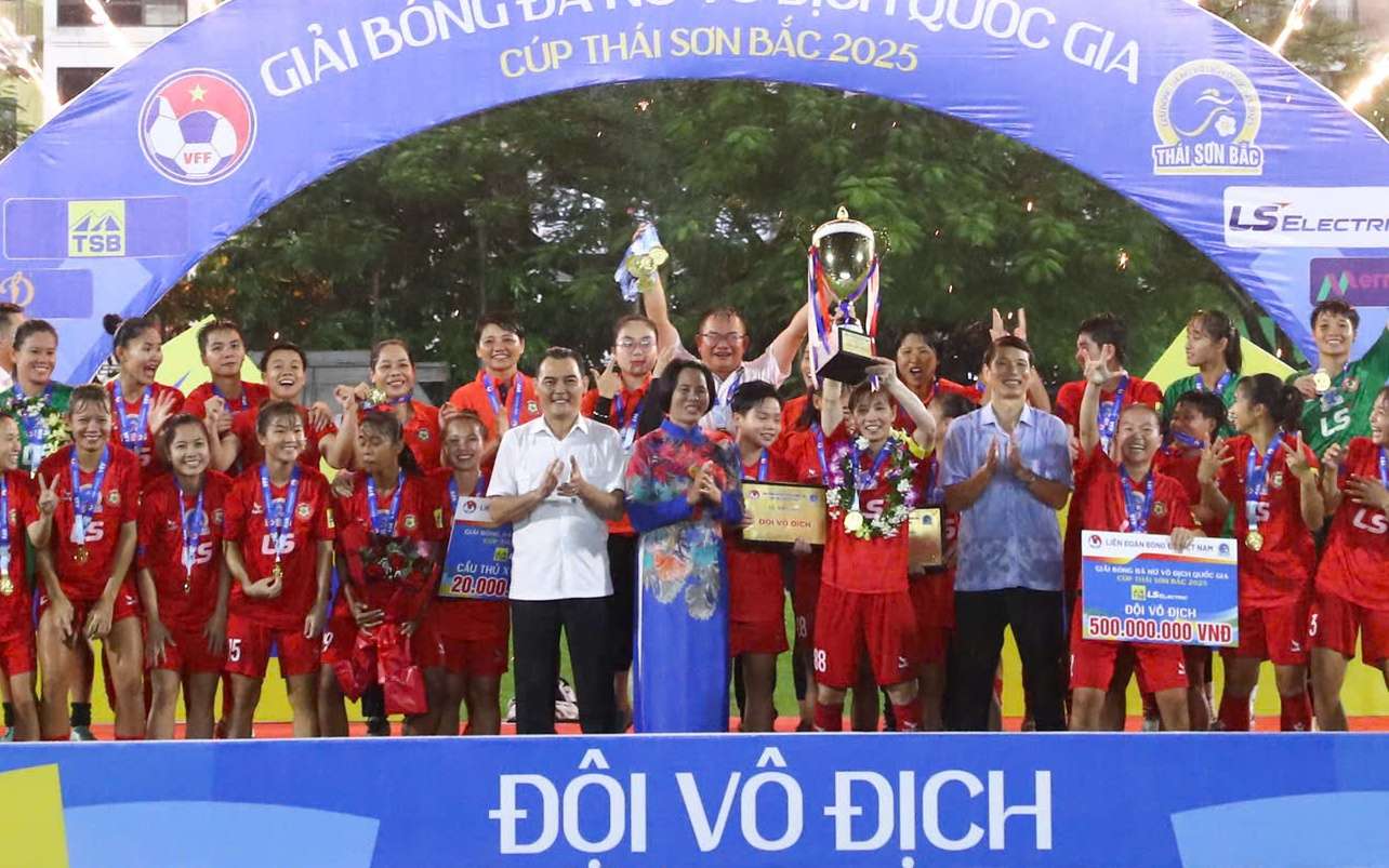 Ngoại binh CLB nữ TP HCM đã có mặt ở sân Thống Nhất