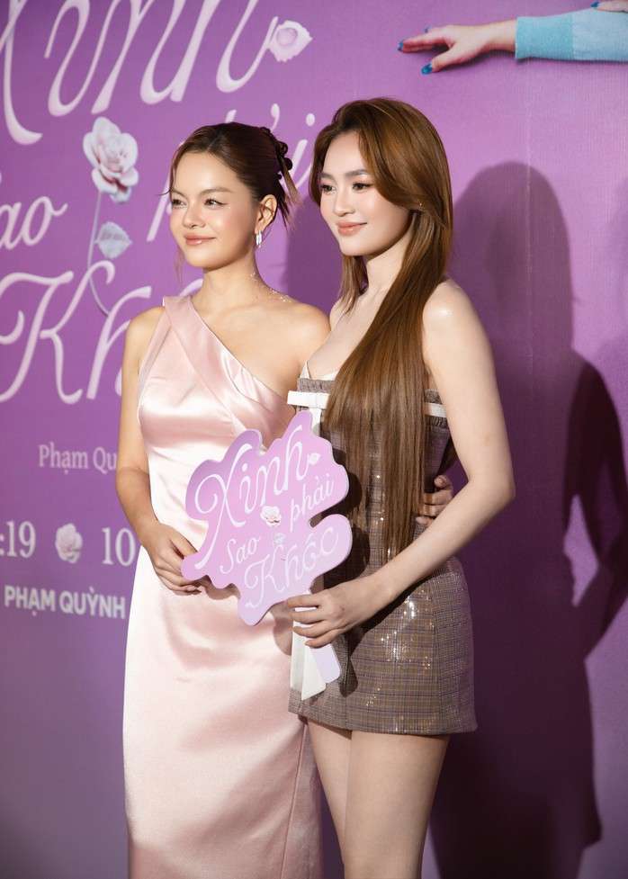 Phạm Quỳnh Anh gởi tin nhắn cho phụ nữ