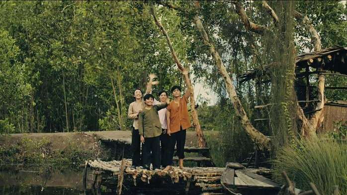 Thu Trang và Hồng Ánh "già nua" khác thường