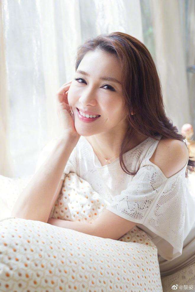 Sao châu Á 3/10: 'Vệ Yến Uyển' Lý Thuần kết hôn