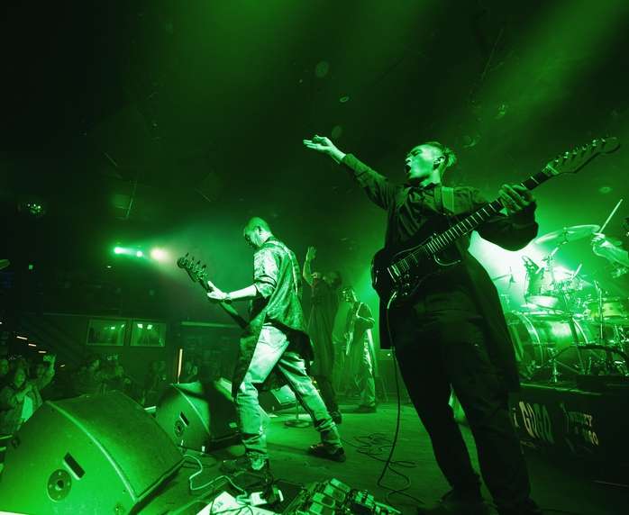 Ban nhạc rock Việt là khách mời tour thế giới của ban nhạc huyền thoại Trapt