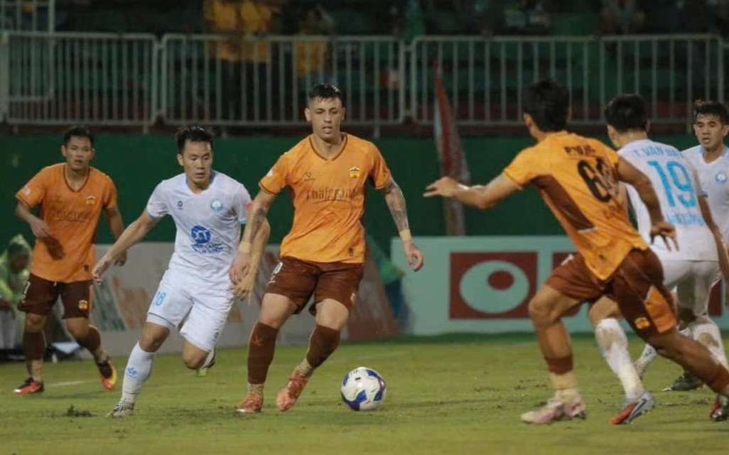 Bóng đá TP HCM lụy ngoại binh