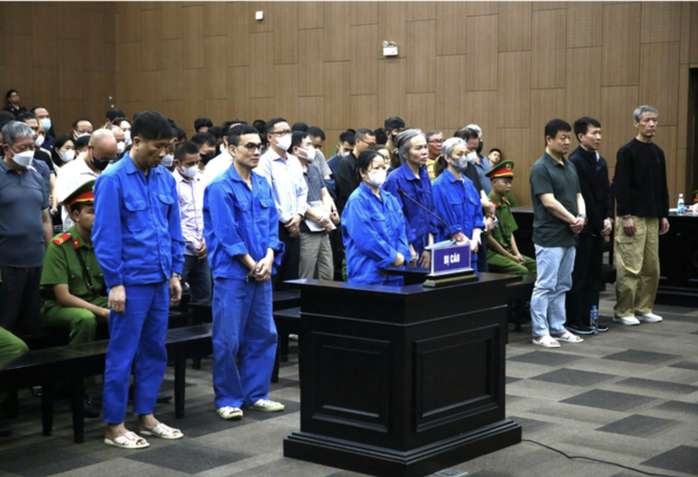 Cựu bí thư Thành ủy Hòa Bình cũ đánh bạc 112 tỉ đồng, thua 7 tỉ đồng nói kinh tế gia đình khó khăn