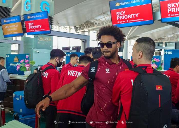  Đội trưởng Đỗ Duy Mạnh: Nguyễn Xuân Son là tiền đạo xuất sắc