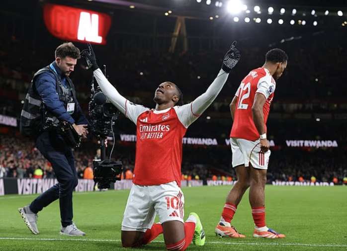  Eze Eberechi lập hat-trick lịch sử, Arsenal đại thắng derby Bắc London