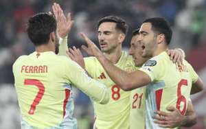  Hòa thót tim Thổ Nhĩ Kỳ, Tây Ban Nha lập kỷ lục và giành vé World Cup