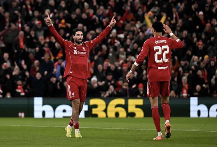  Liverpool thảm bại 1-4 trước PSV ngay tại sân Anfield