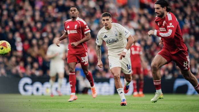  Liverpool thua sốc Nottingham Fores tại Anfield