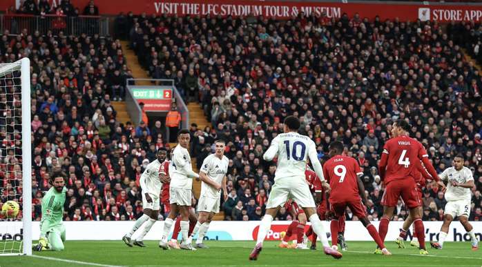  Liverpool thua sốc Nottingham Fores tại Anfield